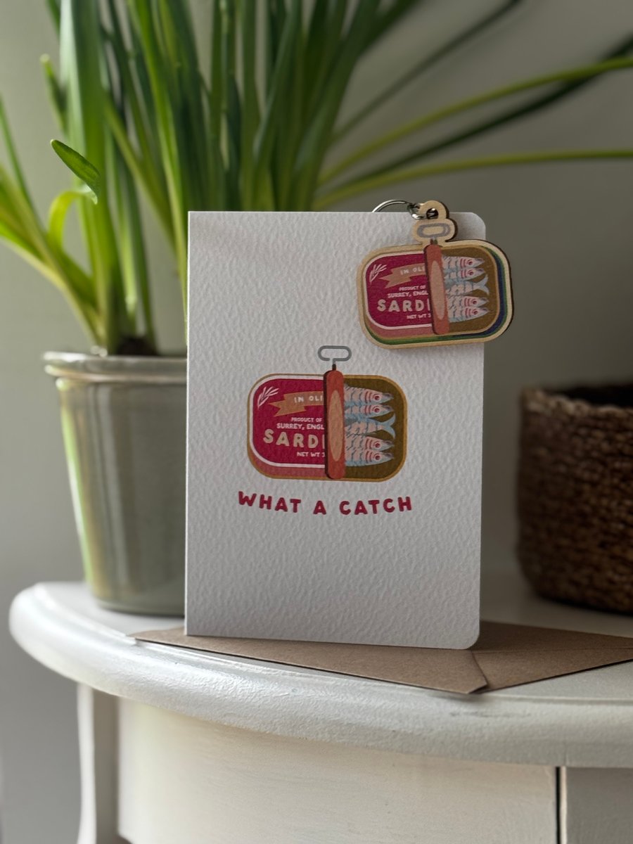 VALENTINES greetings cards Sardines What A Catch and wooden keyring set (QM245)