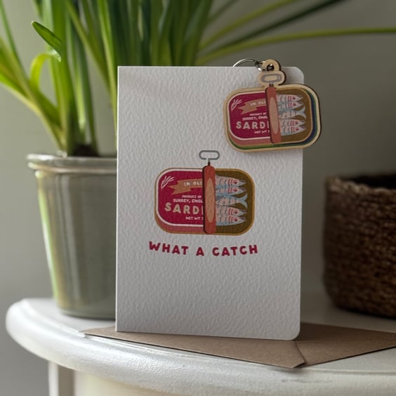 VALENTINES greetings cards Sardines What A Catch and wooden keyring set (QM245)