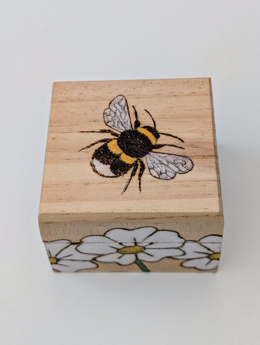 Pyrography bee ring box, small wooden trinket box, stocking filler gift