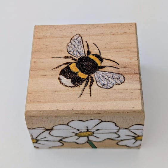 Pyrography bee ring box, small wooden trinket box, stocking filler gift