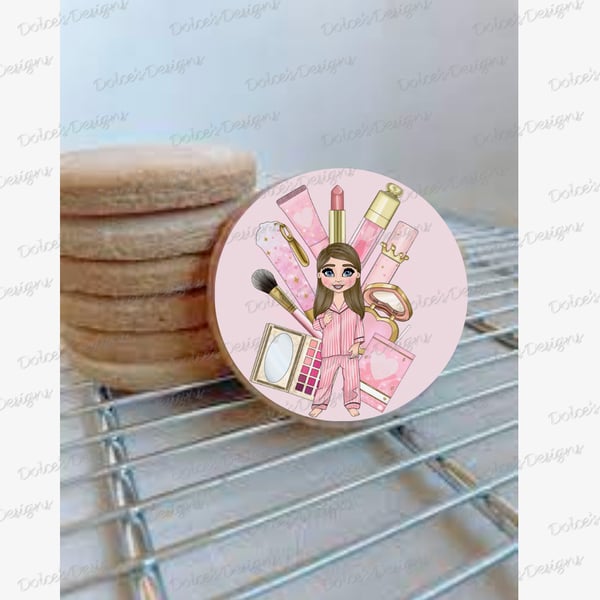 Make up dolly edible biscuit toppers 