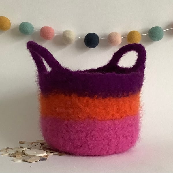 FELTED 'FUSSPOT' BOWL, desk tidy . Multicoloured . Bright. Stripes.