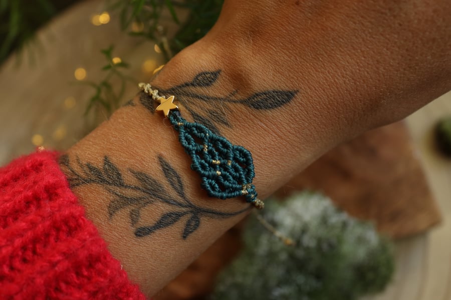 Macrame Christmas tree bracelet in teal and gold
