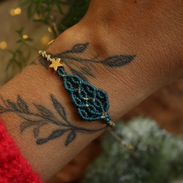Macrame Christmas tree bracelet in teal and gold