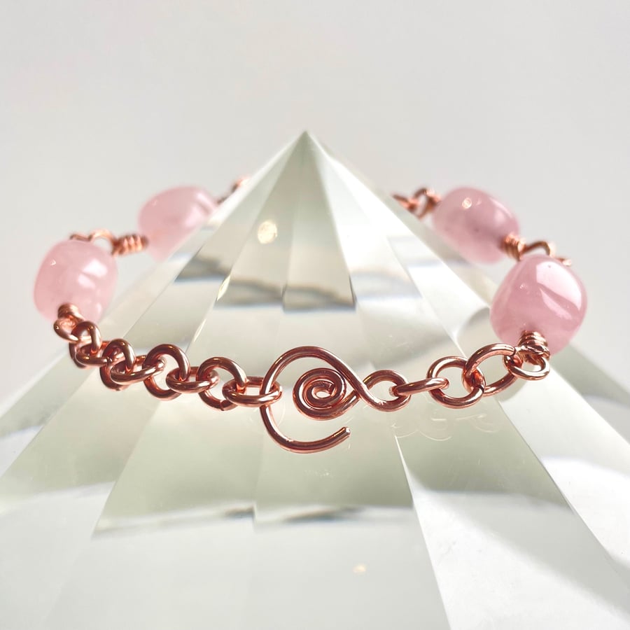 Rose, Quartz and copper handmade bracelet with music note fastening