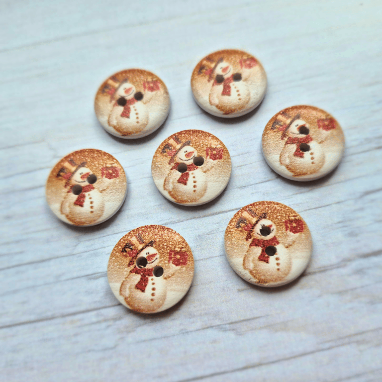 10 x Snowman Printed Wooden Buttons 20mm
