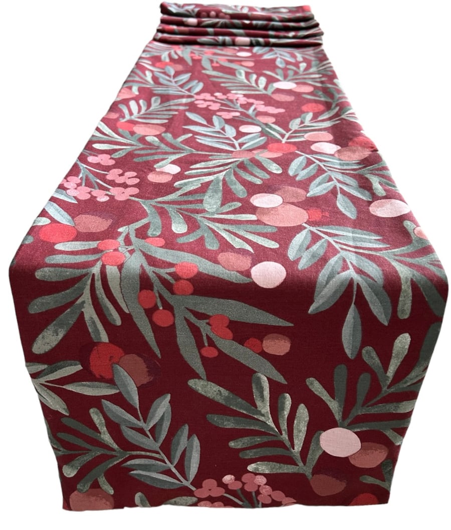 Christmas Mistletoe Table Runner 1m x 30cm Gift Idea
