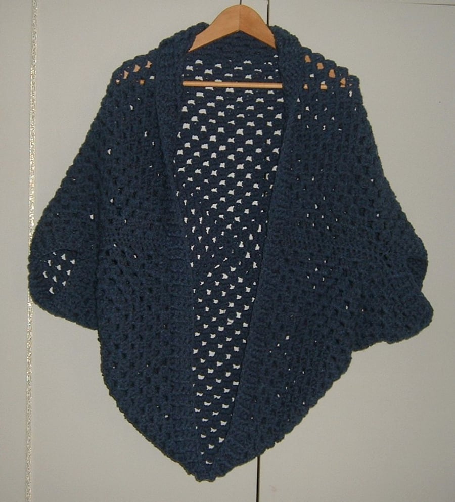 Lady's crocheted shrug ref C062