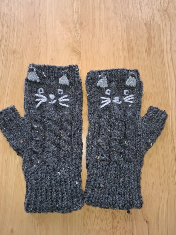Dark Grey Hand Knitted Fingerless Gloves With Embroidered Pussy Cat Face (J181)
