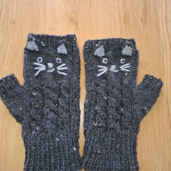 Dark Grey Hand Knitted Fingerless Gloves With Embroidered Pussy Cat Face (J181)