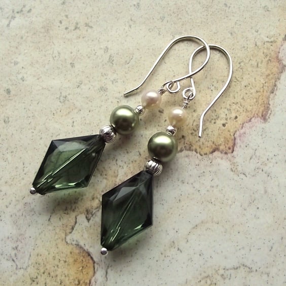 Dark green and silver crystal glass pearl earrings Vintage style art deco