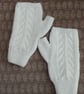 White fingerless gloves - Image 1