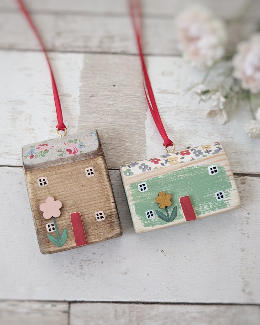 Set of 2 Wooden Floral House Hanging Decorations