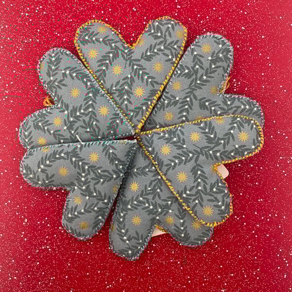 Mistletoe & Star Heart Christmas Tree Decorations
