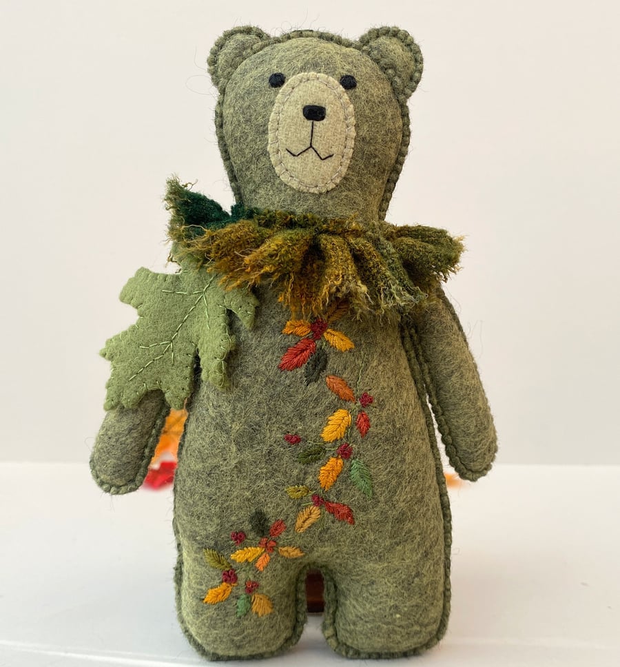 Woodland teddy bear, Autumn wall hanging embroidered bear