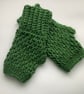 FINGERLESS MITTS , gloves ' Erme Trail '. Soft Wool blend. Leaf green. - Image 4