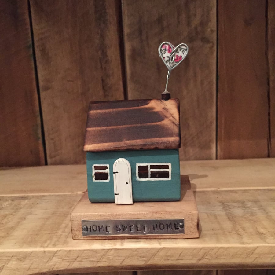 Cottage with Heart Home Gift 