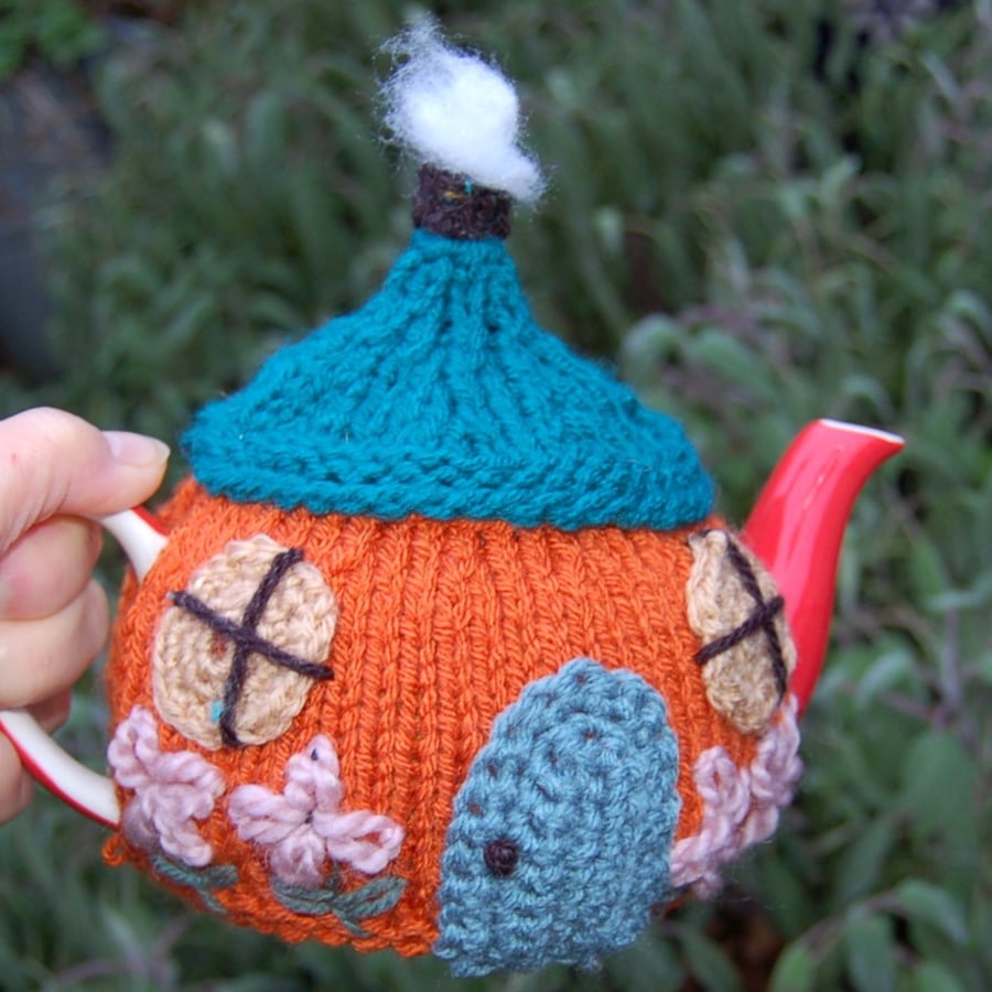 Knitted tea cosy -  Country cottage design to fit a one or two cup teapot