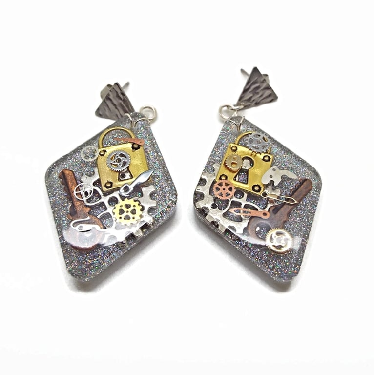 Diamond Shaped Resin Steampunk Earrings with Metal Inclusions