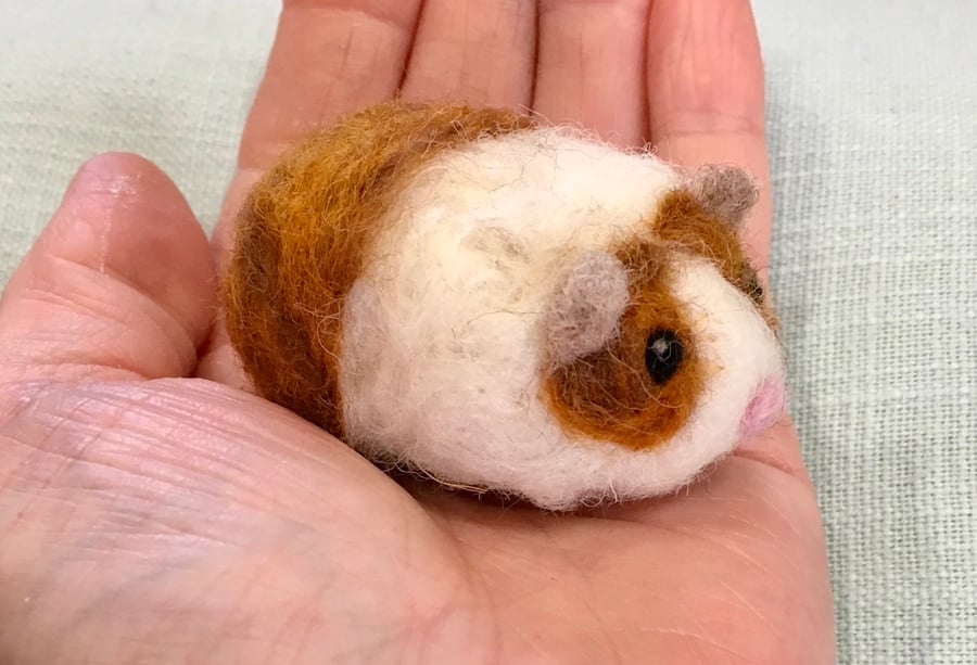 Guinea pig needle felt pet Portrait wool sculpture 