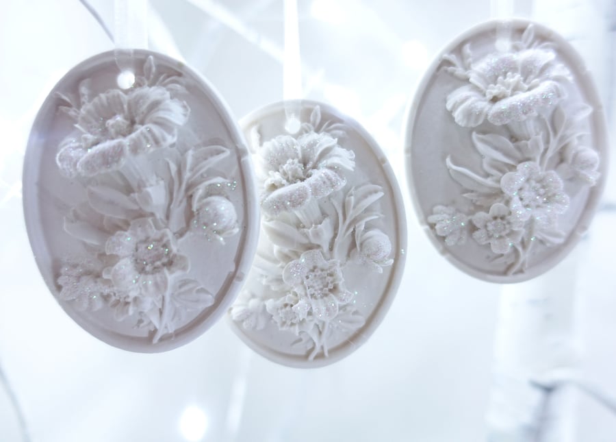 Scented  Xmas Tree Decorations  Gypsum Regency Style