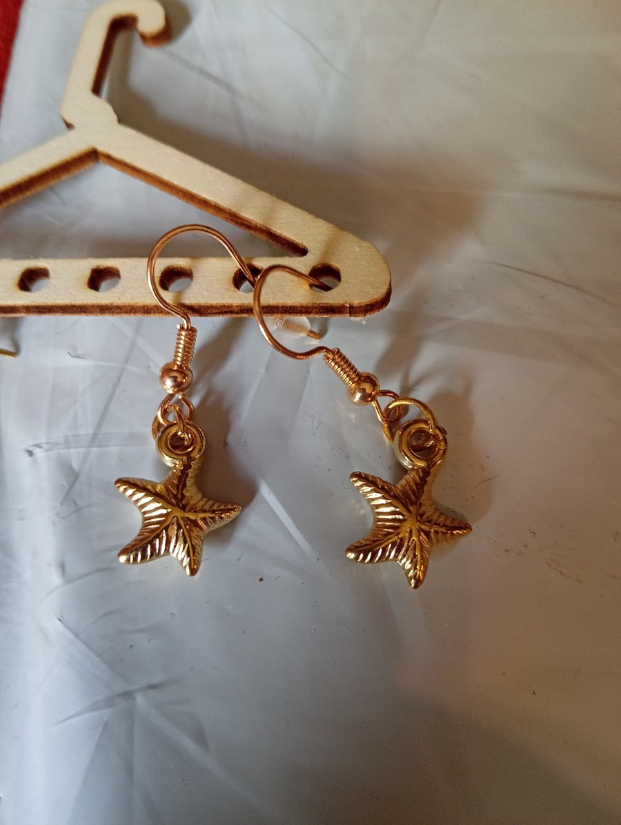 Starfish dangle earrings 