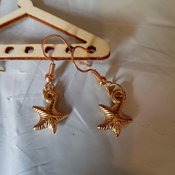 Starfish dangle earrings 