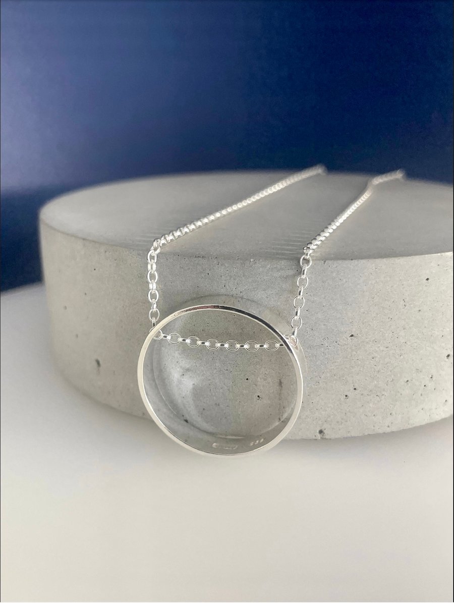 Plain circle deals necklace
