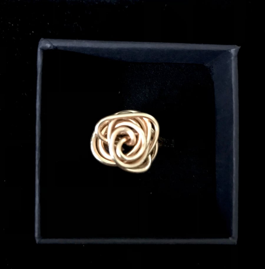 Gold ring - Featuring a Beautiful Rose - Size K