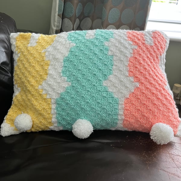 Crocheted cushion cover
