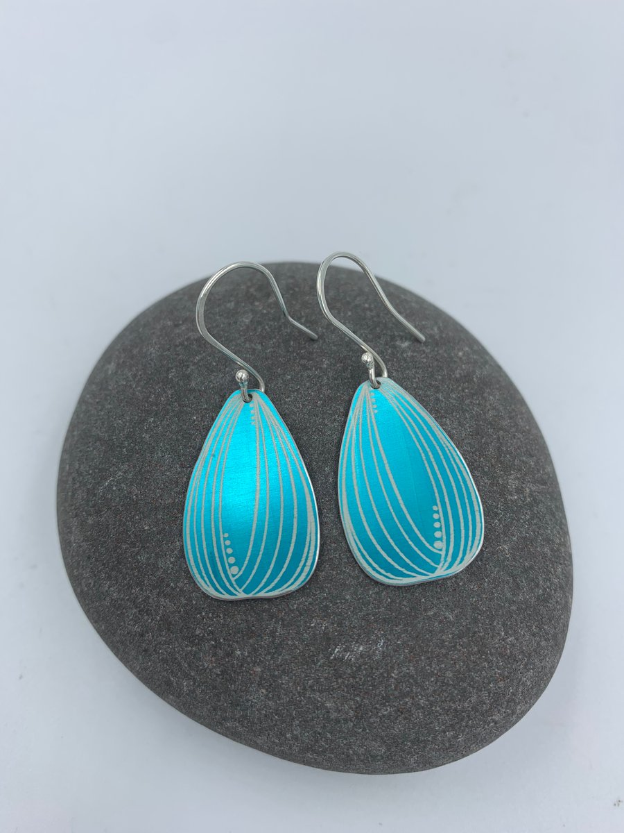 Turquoise aluminium tulip dangly earrings