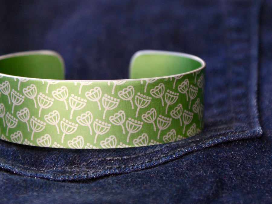 Geometric seed head print cuff bracelet green