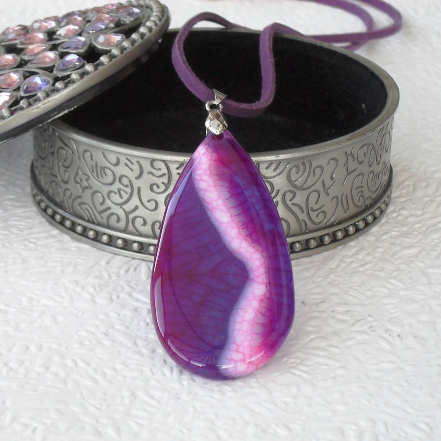 Stunning purple agate pendant necklace