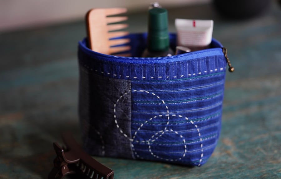 Handmade Fabric Makeup Bag, Cosmetics Bag, Zipper Pouch, Fabric Basket