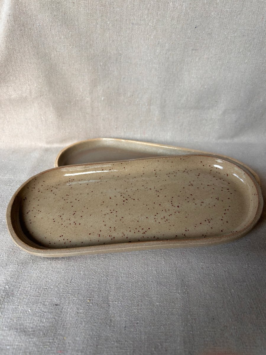 Beige oblong side plate 