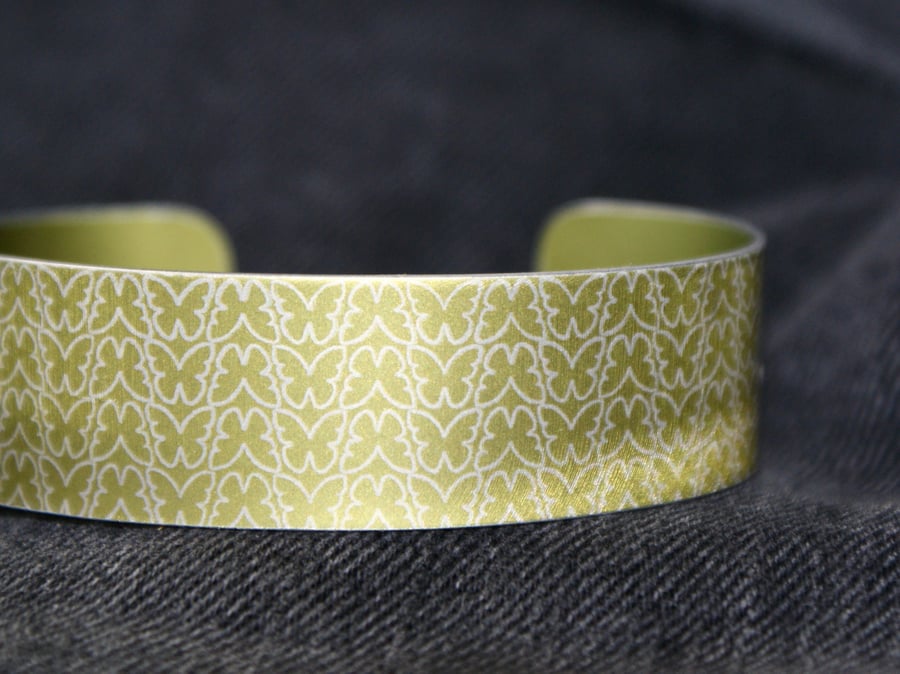 Geometric butterfly print cuff bracelet olive green