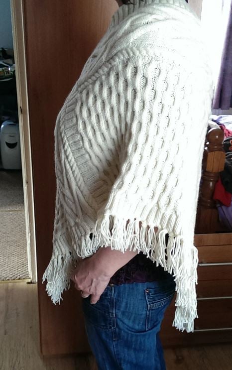 Hand Knit: Lady's fringed poncho