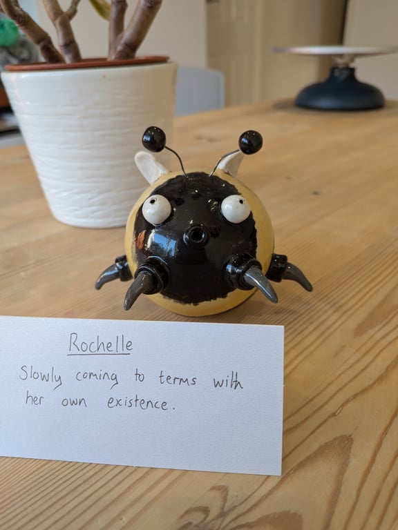 Ceramic bee - Rochelle 