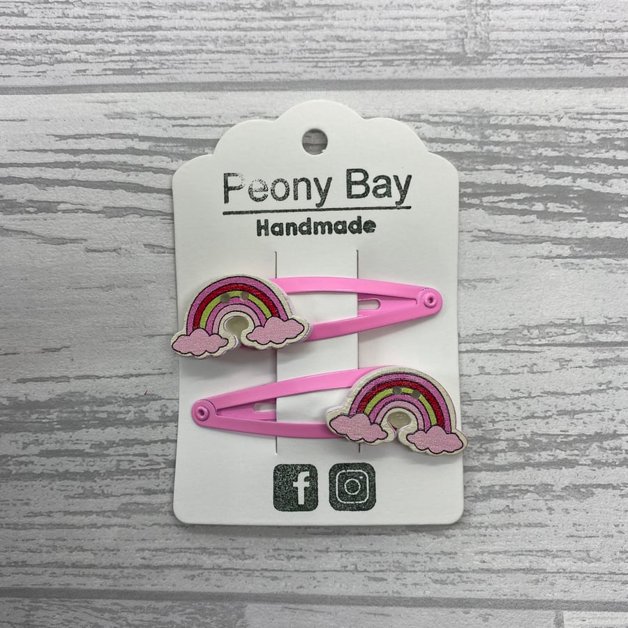 Girl’s rainbow hair clips in pink