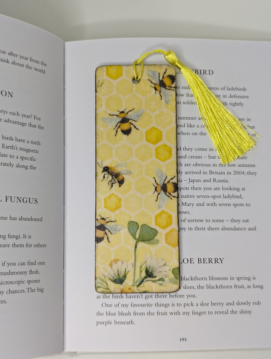 Bee bookmark, Wooden bookmark, gift for bee lover 