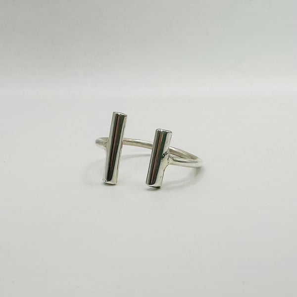 Parallel bar silver ring