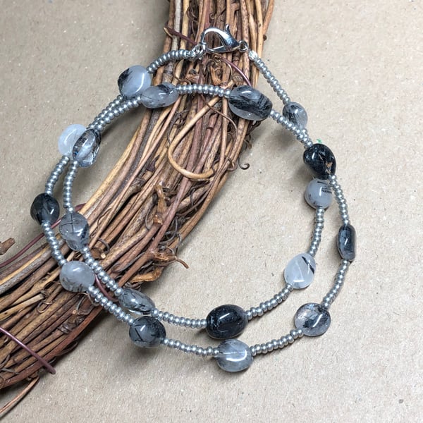 Metal bead and striated Agate choker necklace