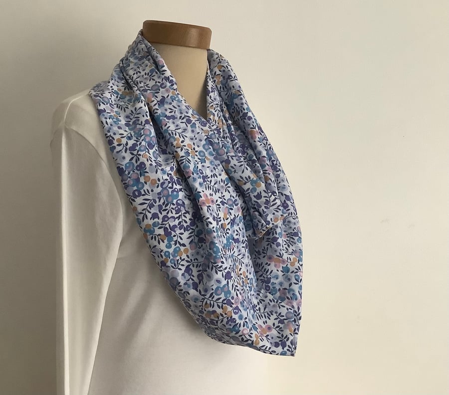 COTTON  lawn infinity scarf. ' Berries'. Blue, lilac. 
