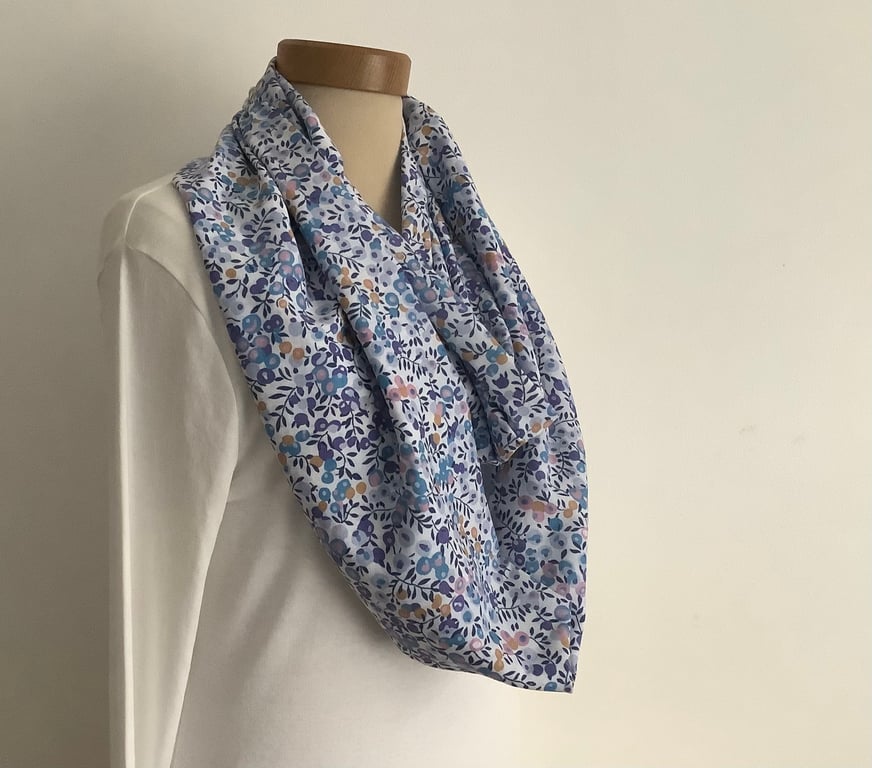 COTTON  lawn infinity scarf. ' Berries'. Blue, lilac. 