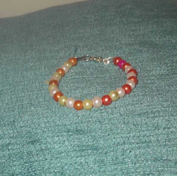 Children's Glass Pearl Bracelet (2)
