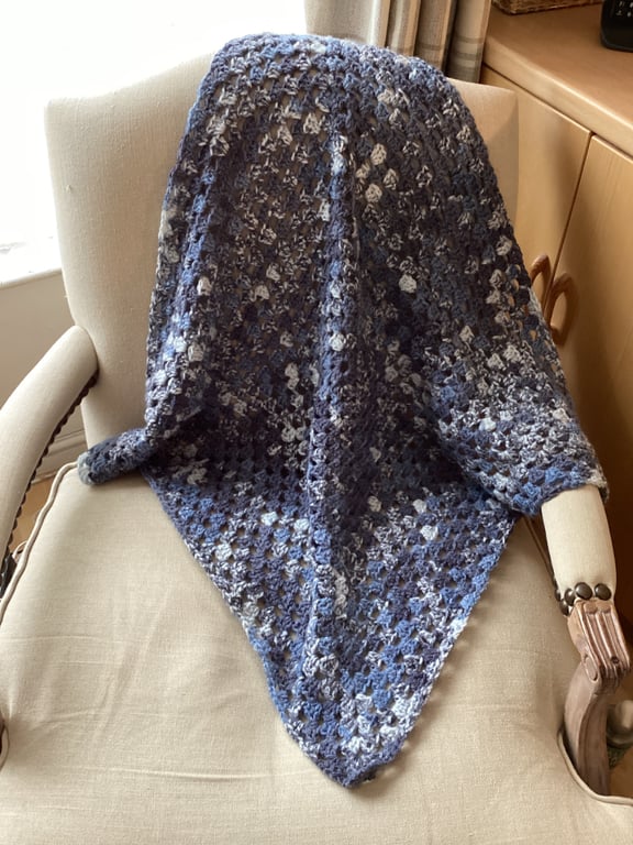 CROCHET BLANKET HANDMADE IN MULTICOLOURED BLUE YARN APPROX 30x30" or 77x77cm