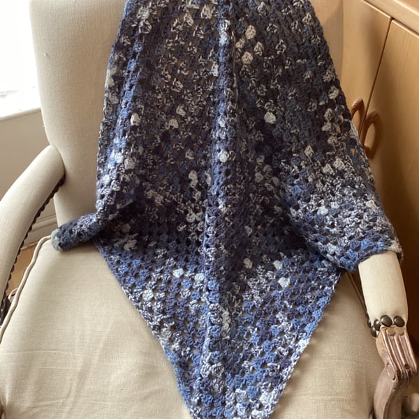 CROCHET BLANKET HANDMADE IN MULTICOLOURED BLUE YARN APPROX 30x30" or 77x77cm