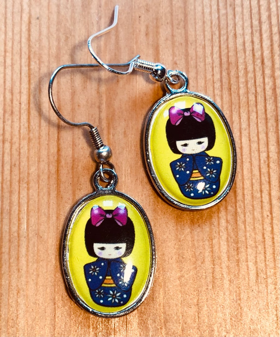 Kimono girl yellow earrings