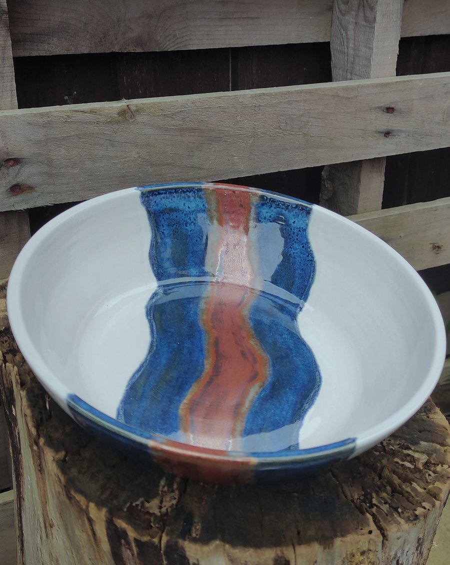 Low sided flat based bowl