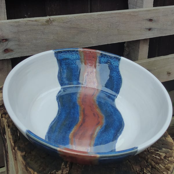 Low sided flat based bowl